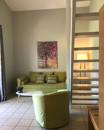 شقة فندقية Fiorella Sea View 4*