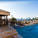 Lägenhetshotell Fiorella Sea View 4*