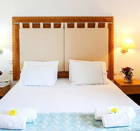 Ξενοδοχείο με διαμερίσματα Fiorella Sea View 4*