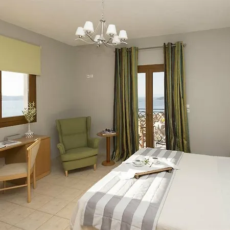 Fiorella Sea View Aparthotel 4*