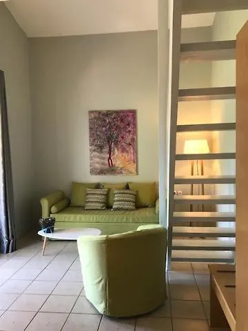 公寓式酒店 Fiorella Sea View 4*