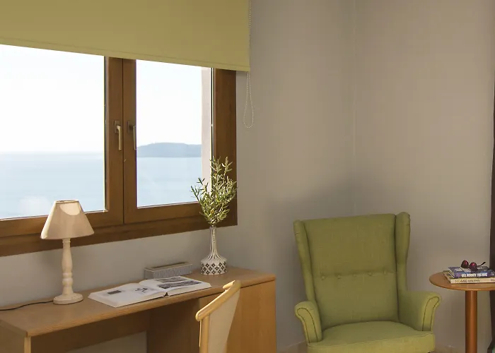 Fiorella Sea View 公寓式酒店 4*