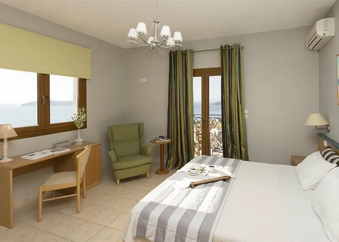 Fiorella Sea View 公寓式酒店 4*