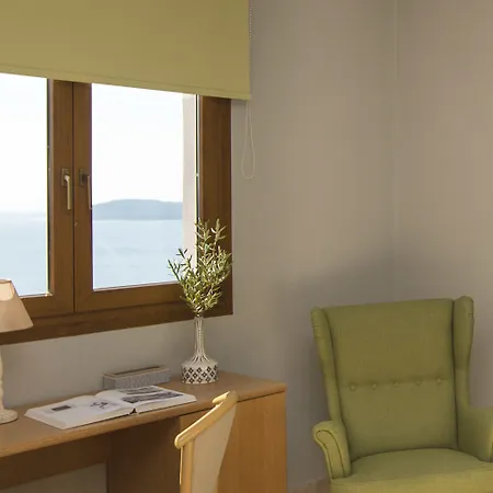 Fiorella Sea View Aparthotel 4*